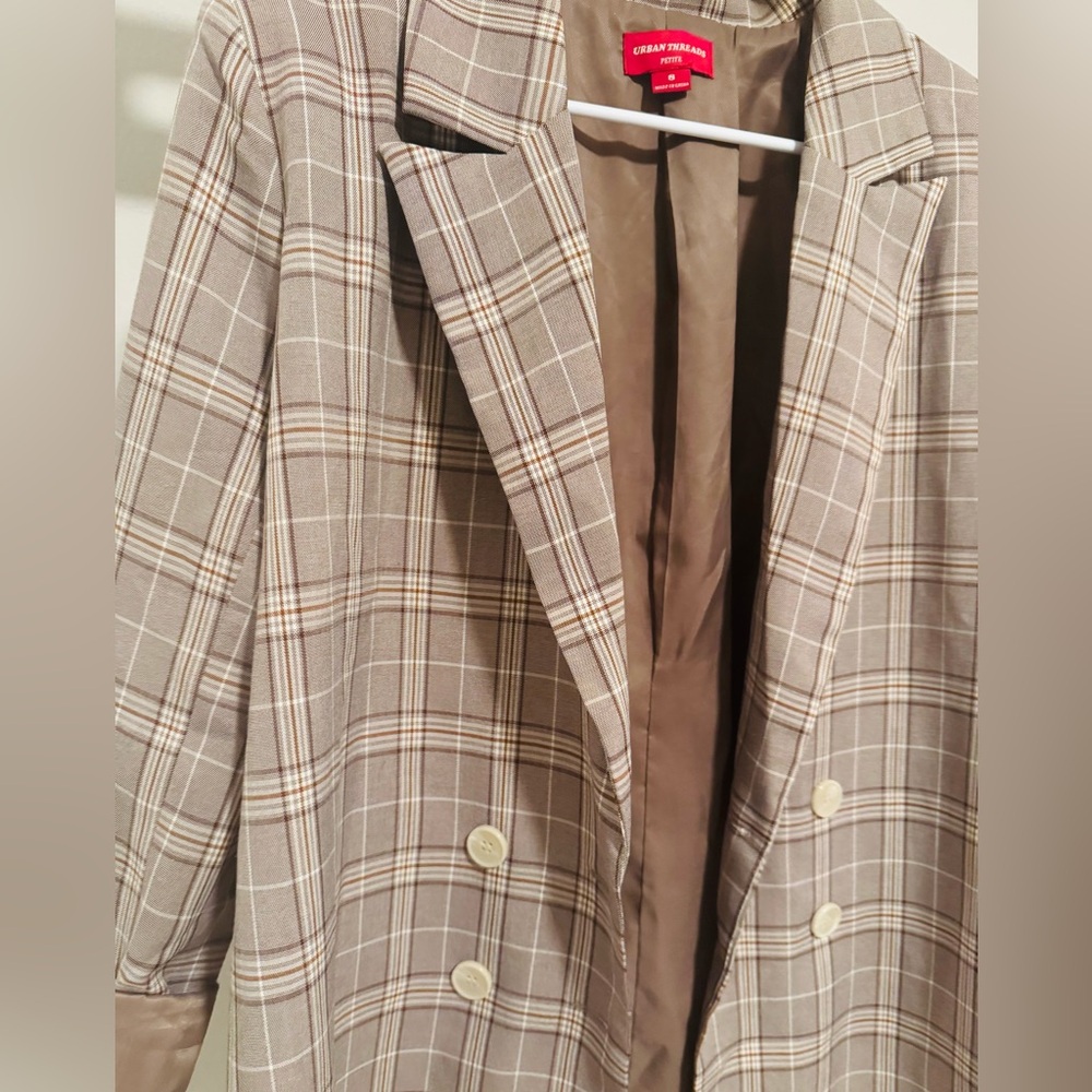 Chic Plaid Blazer in Beige - Picture 5 of 10